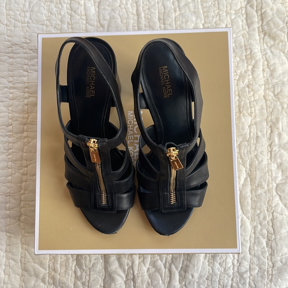 Michael Kors Damita Leather Sandal - Picture 5 of 11